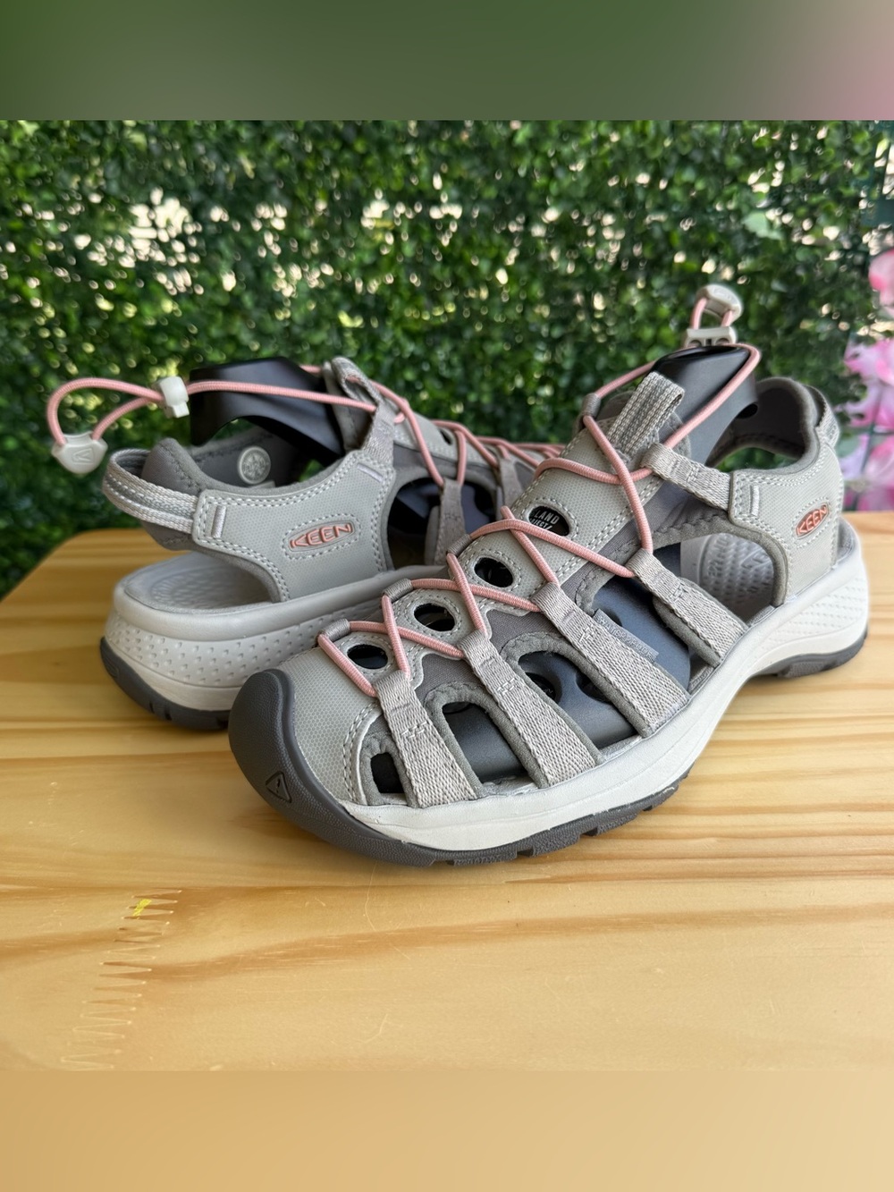 KEEN Astoria West Women’s 8 Gray Coral Closed Toe Hiking Water Sandals